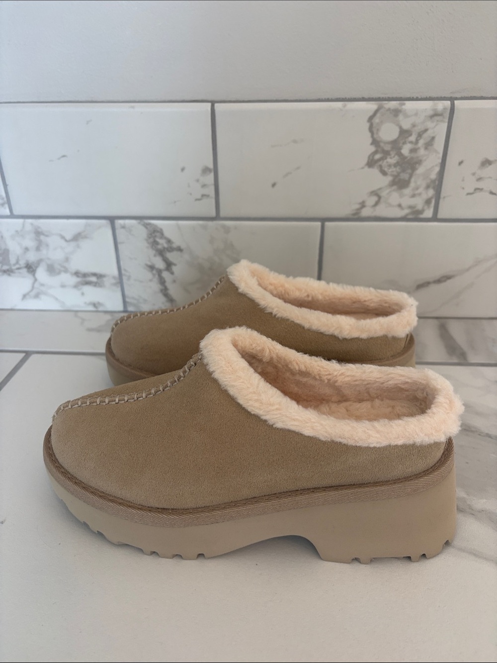 Ugg New Heights Cozy Clog Size 6 - Picture 5 of 9